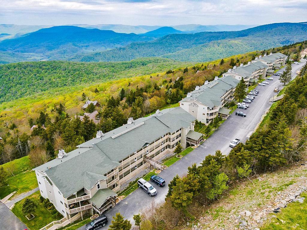 Remodeled Summit Condo At Snowshoe - Modern & Cozy Екстериор снимка