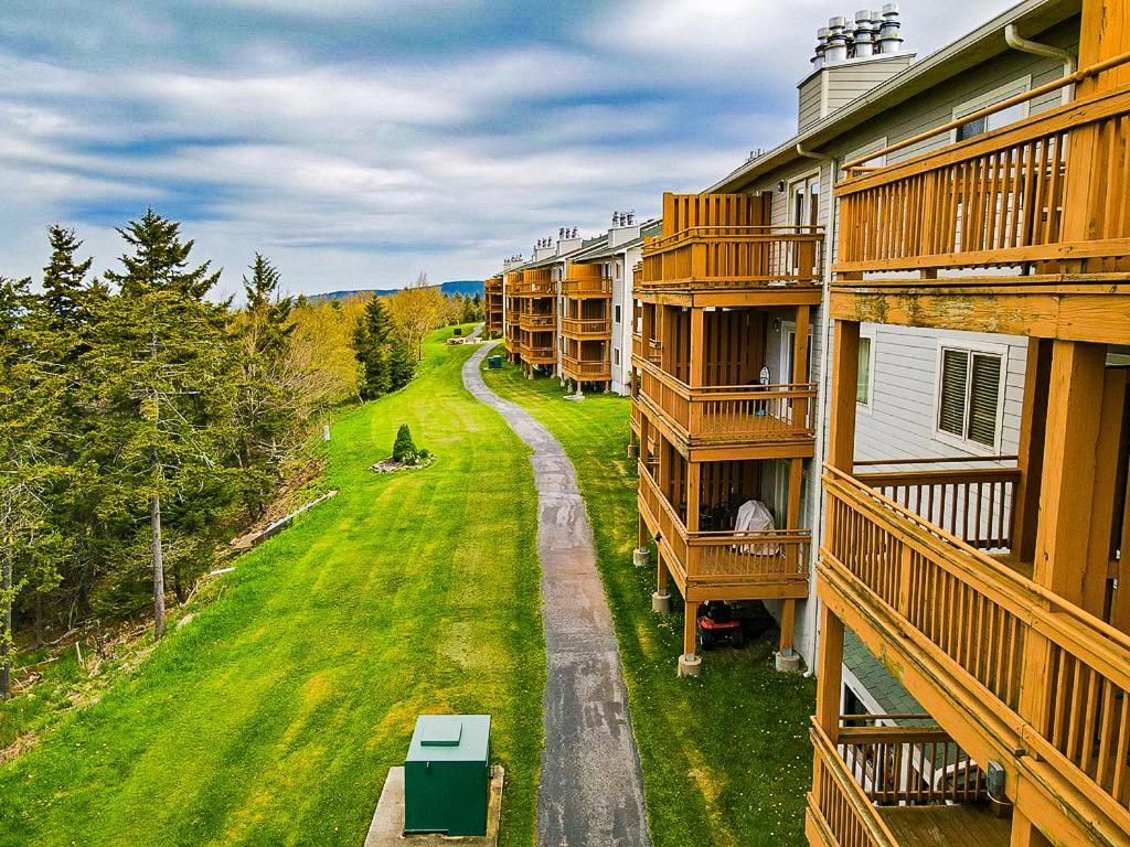 Remodeled Summit Condo At Snowshoe - Modern & Cozy Екстериор снимка